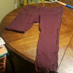 Mix between leggings and jeggings