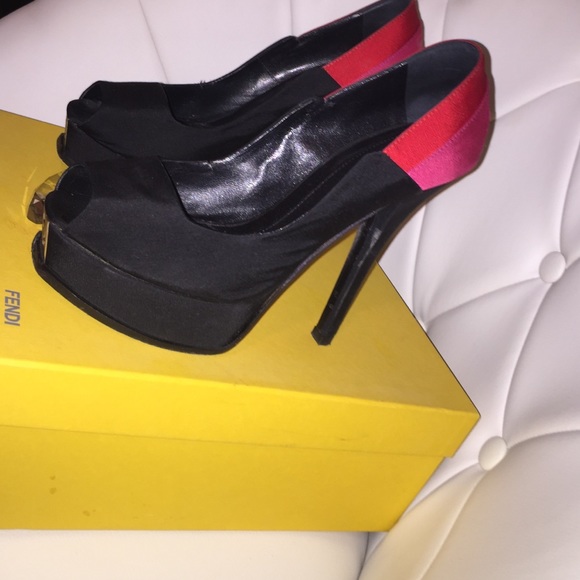 💛F E N D I - Picture 2 of 4