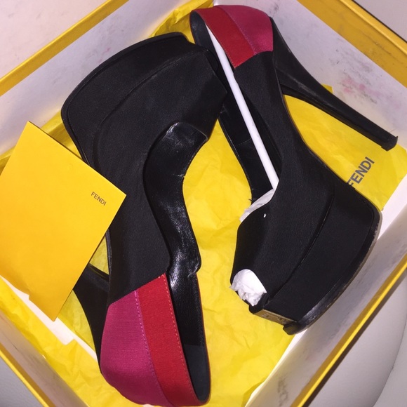 💛F E N D I - Picture 4 of 4