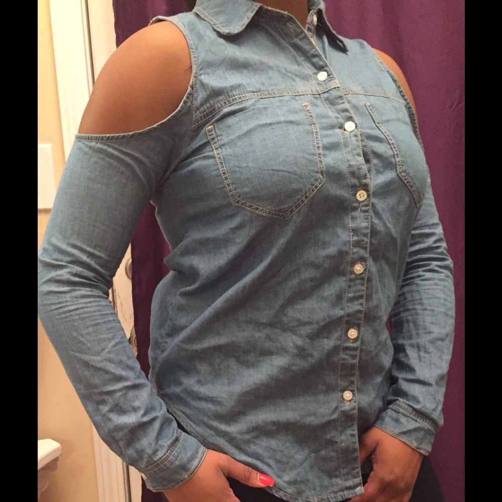 Sale!🎉Denim Forever 21 blouse with open shoulders