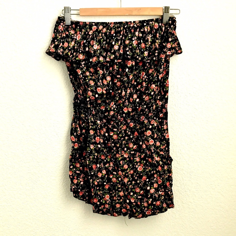 🌹Strapless floral romper🌹