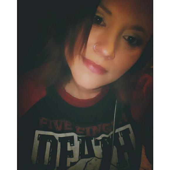 Meet your Posher, Cecile - Picture 1 of 1