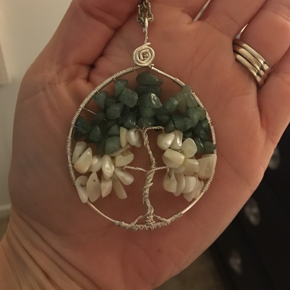 🌲Gorgeous family tree necklace 🌈