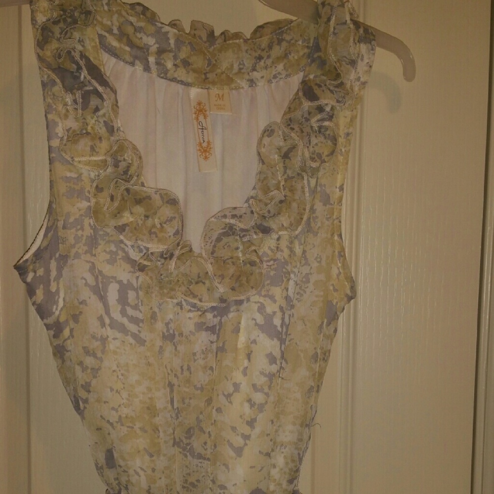 blouse sleeveless