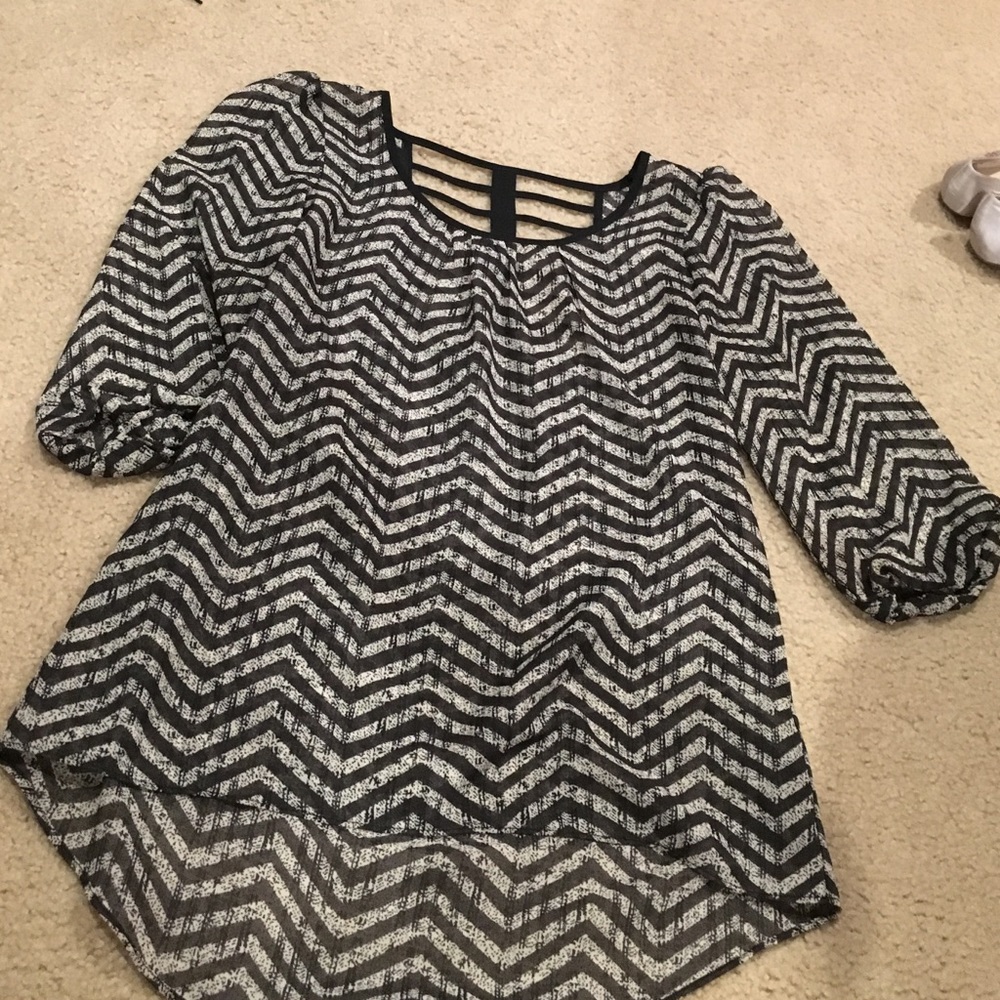 Women's xs blk+white shirt