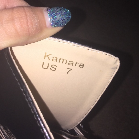 I am selling some ankle black and gold boots👢 - Picture 3 of 4