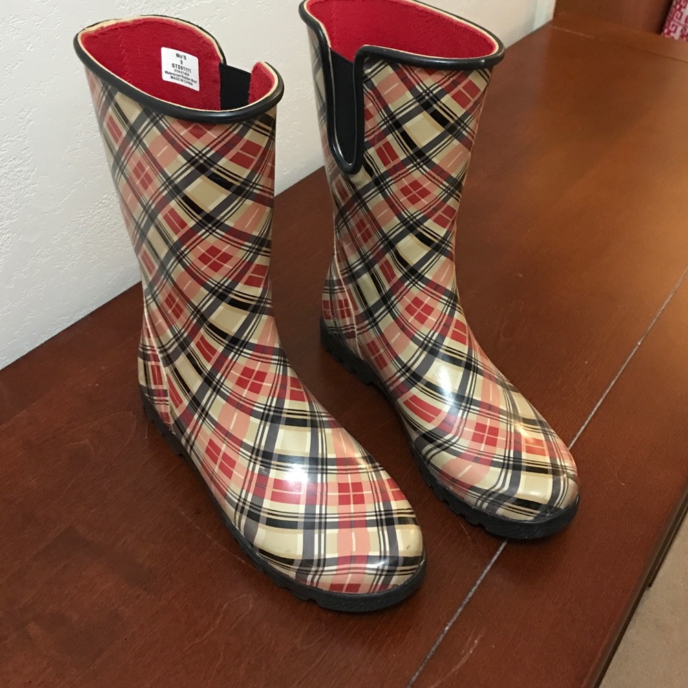 Sperry Rain Boot, plaid, super cute!