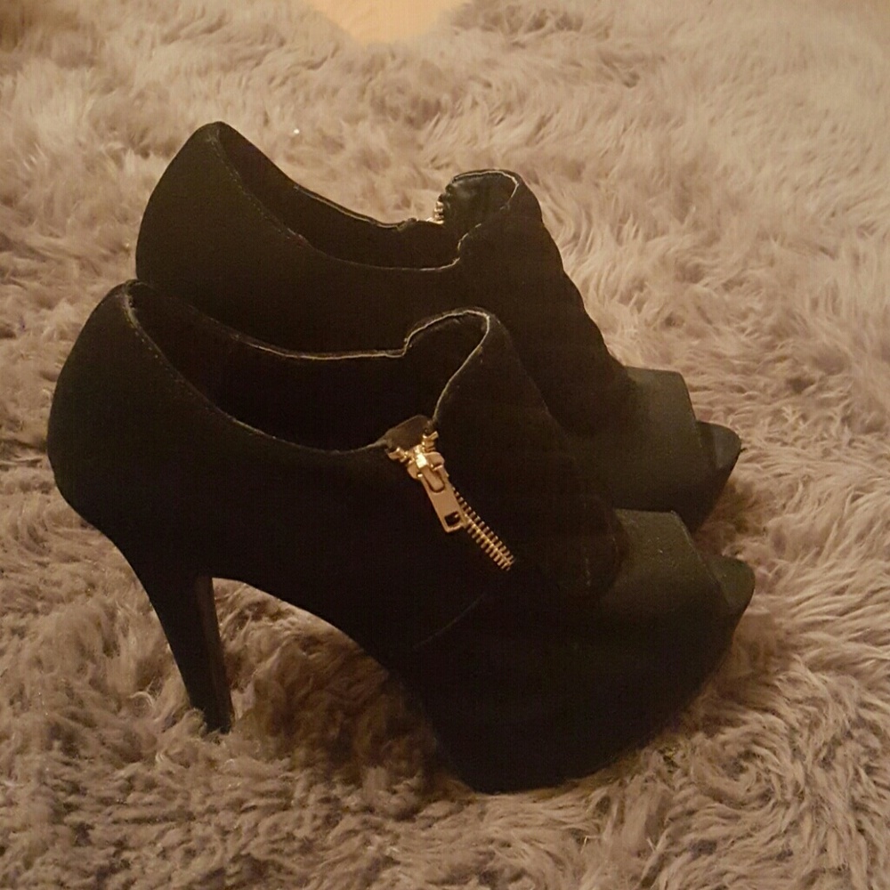 Black open toe heels??