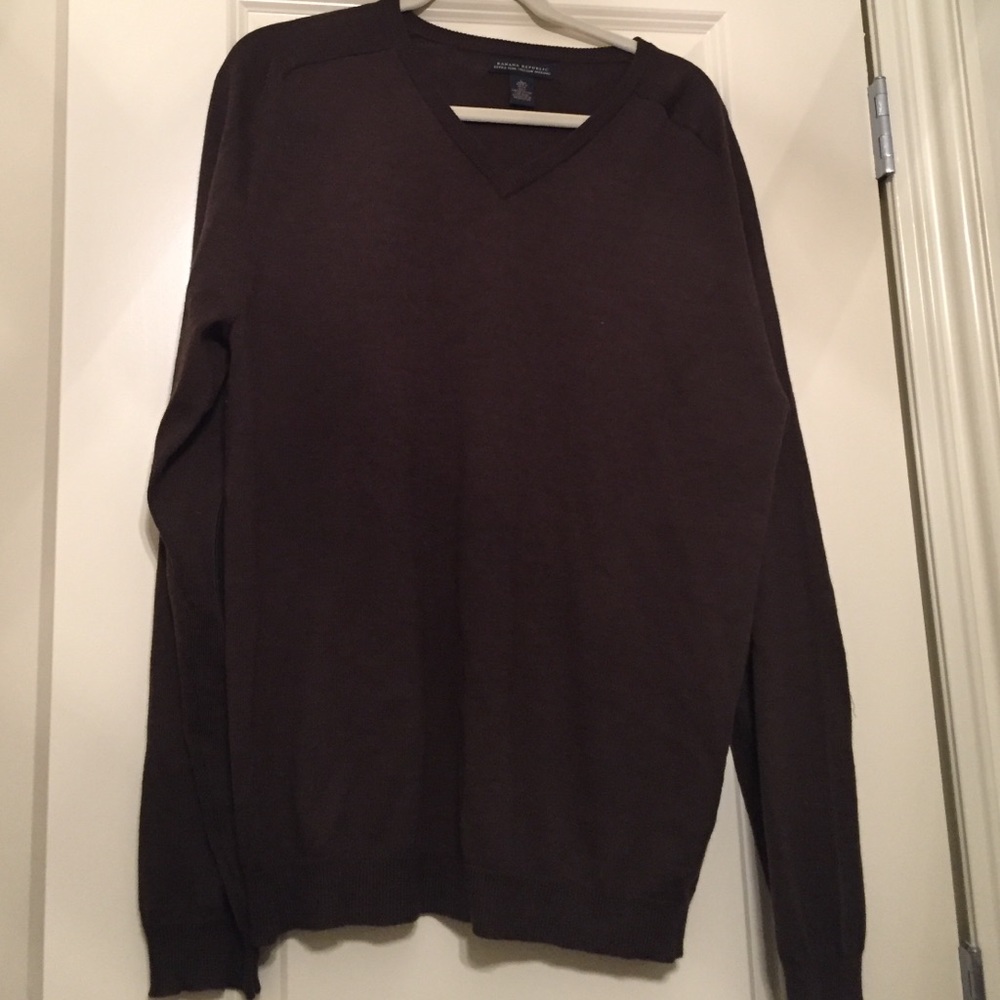 Men's v neck sweater