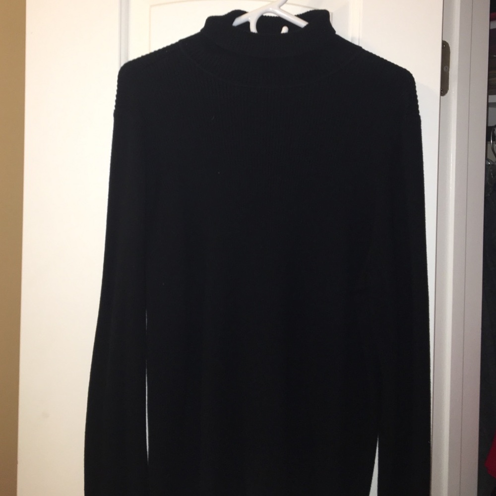 •Black Plus Size Turtleneck•