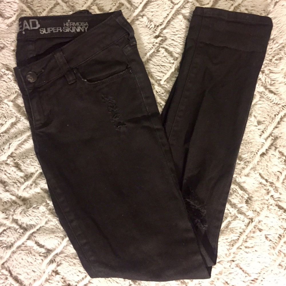 Ripped knees black jeans