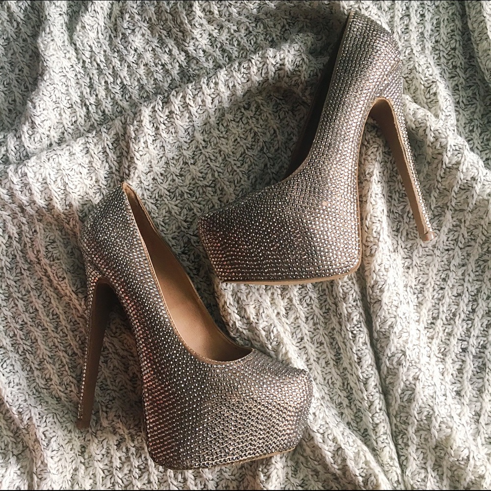 Steve Madden "Dandy" Rhinestone Pump