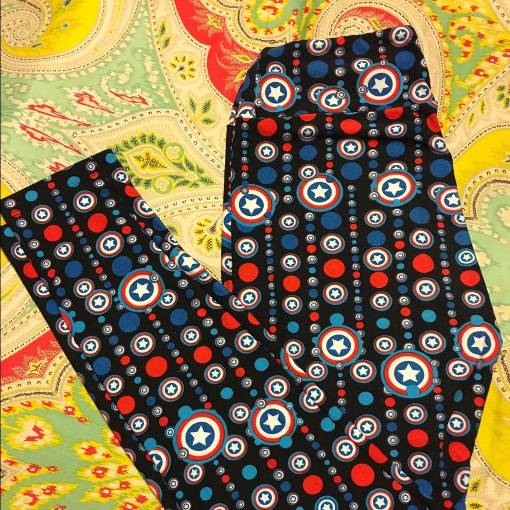 EEEEUC VINTAGE LULAROE OS CAPTAIN AMERICA