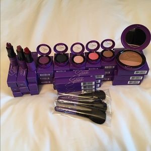 Selena MAC makeup