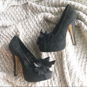 Chinese Laundry Black Lace Peep Toe Pump
