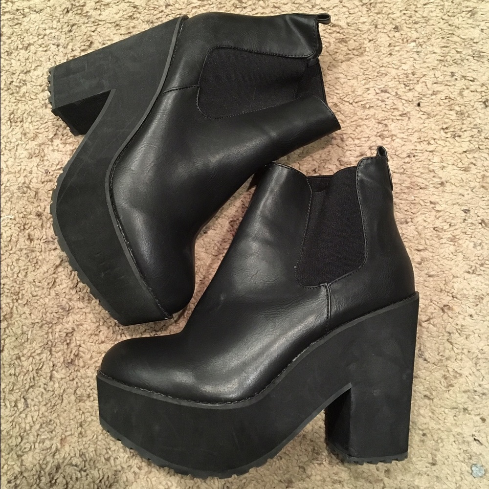 SOLD! Platform combat boots!