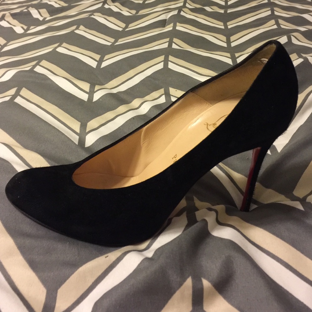 Louboutin swede pump size 40