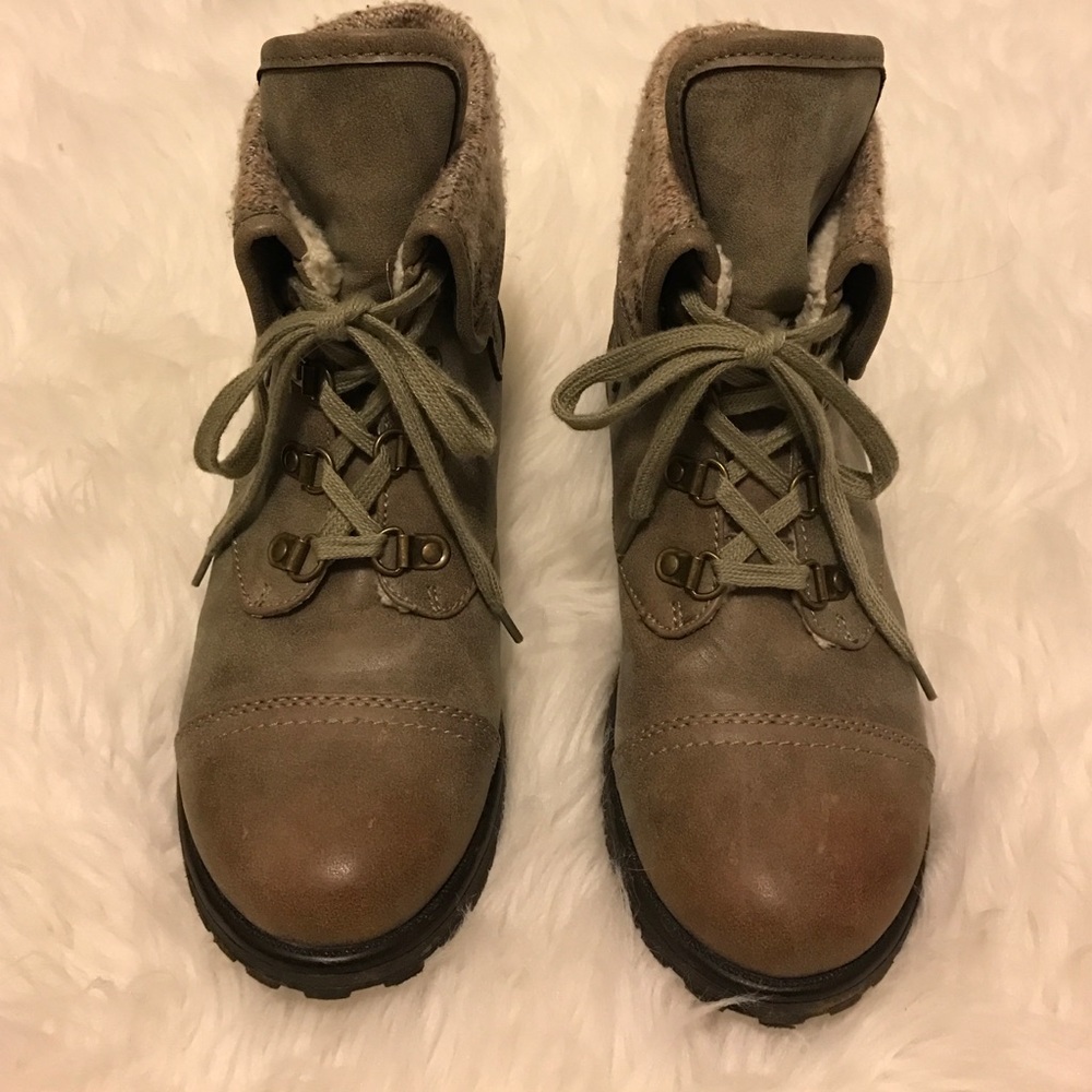 Rocky combat boots in Olive/lt brown color size 9