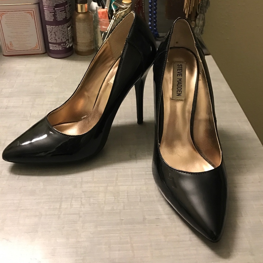 Steve Madden Black Patent Pumps