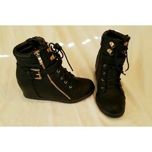 Wedge sneakers