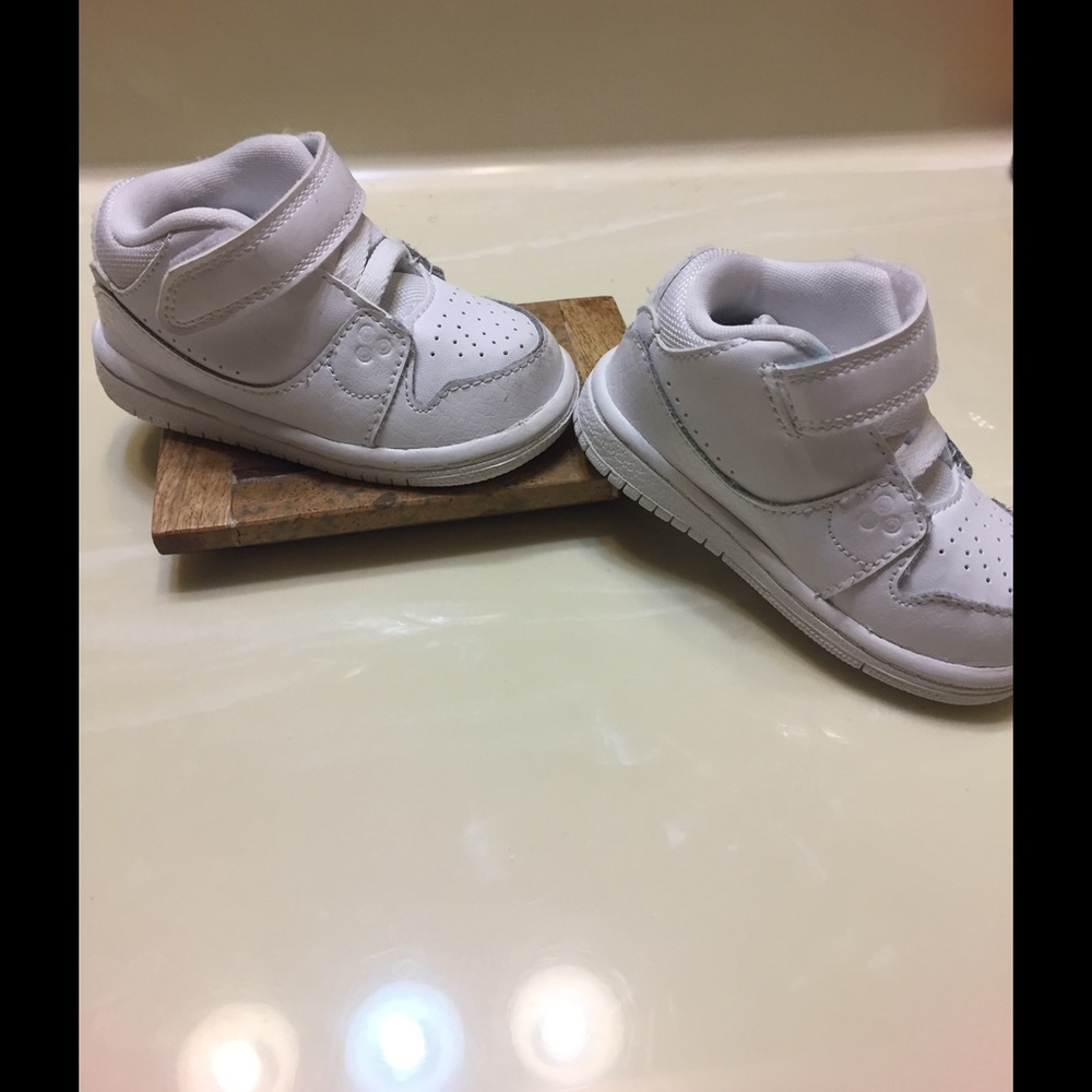 Jordan Sneakers - Priced ⬇️
