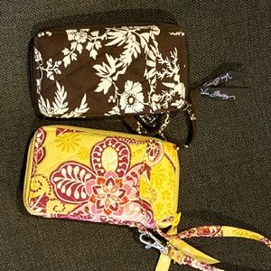 VERA BRADLEY WALLET WRISTLETS SET OF 2