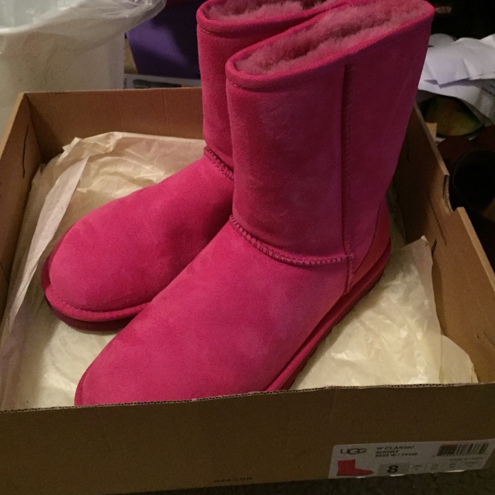 Pink Uggs 💓