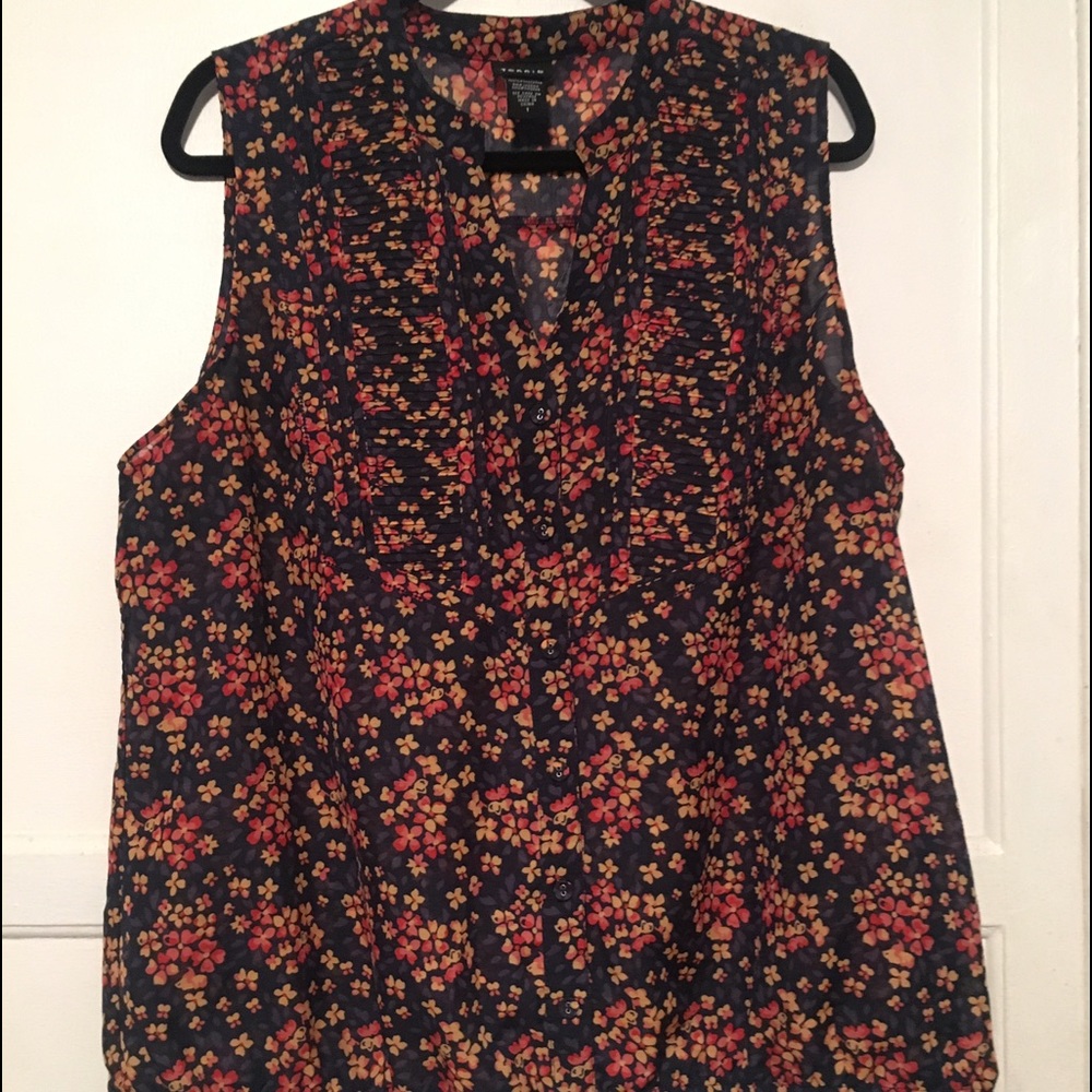 Final price drop Torrid spring sleeveless top