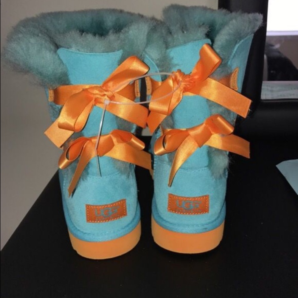 UGG ORANGE furry blue soles. Size 7 nwt UGG | Shoes | Ugg Orange Furry Blue Soles Size 7 Nwt | Poshmark main image 4