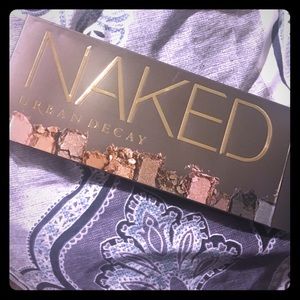 AUTHENTIC LIKE NEW NAKED PALETTE