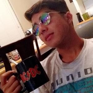 Meet your Posher, Sebastian