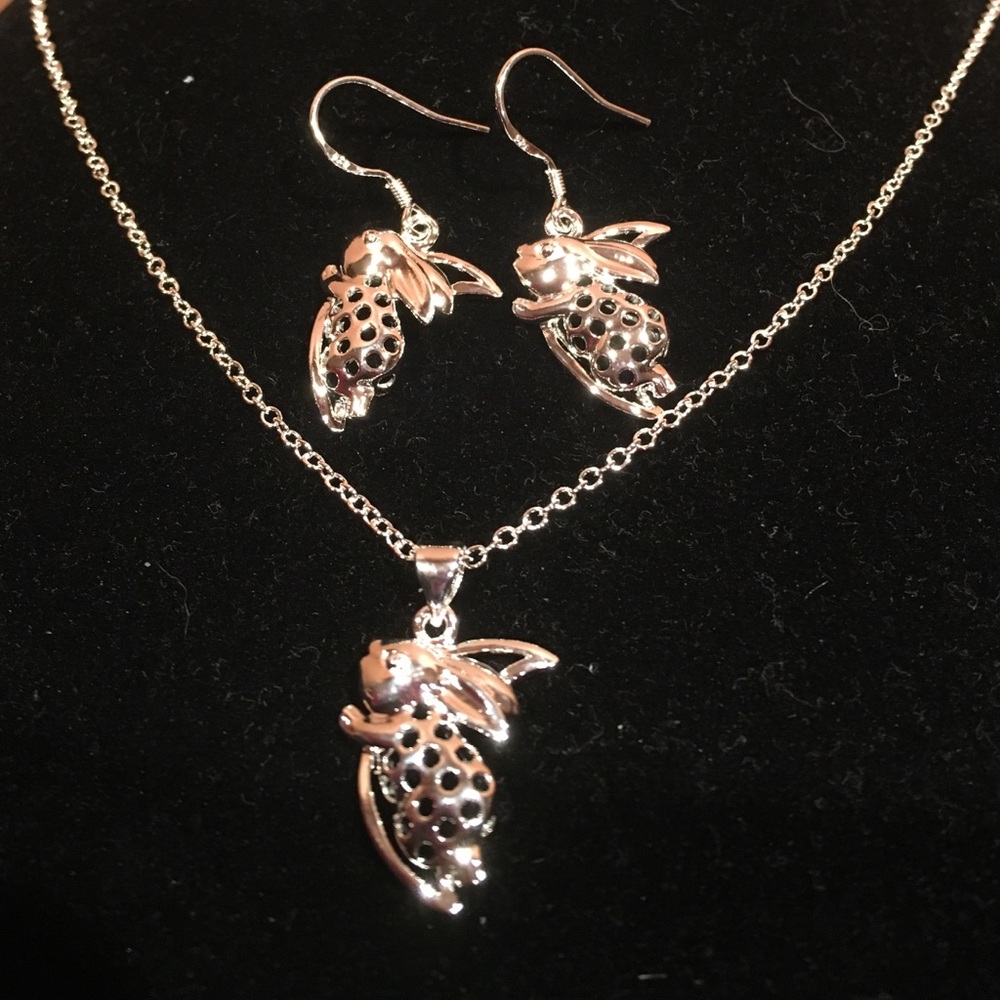 925 Stamped Rabbit Pendant And Earrings Set. - Picture 1 of 4