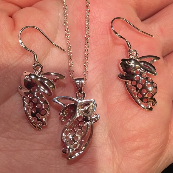 925 Stamped Rabbit Pendant And Earrings Set. - Picture 2 of 4
