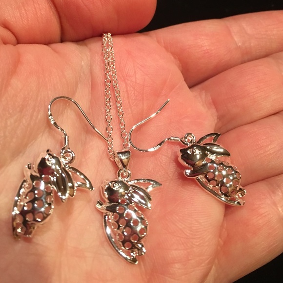 925 Stamped Rabbit Pendant And Earrings Set. - Picture 3 of 4