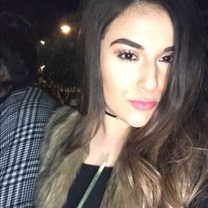 Meet your Posher, Casandra