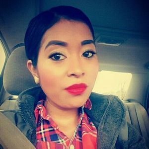 Meet your Posher, Dina