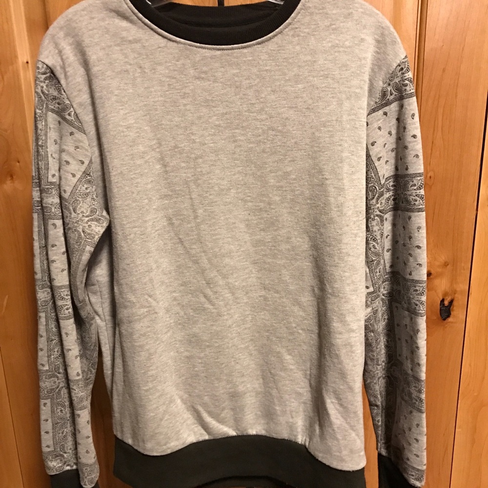 Light Sweater - Picture 1 of 3