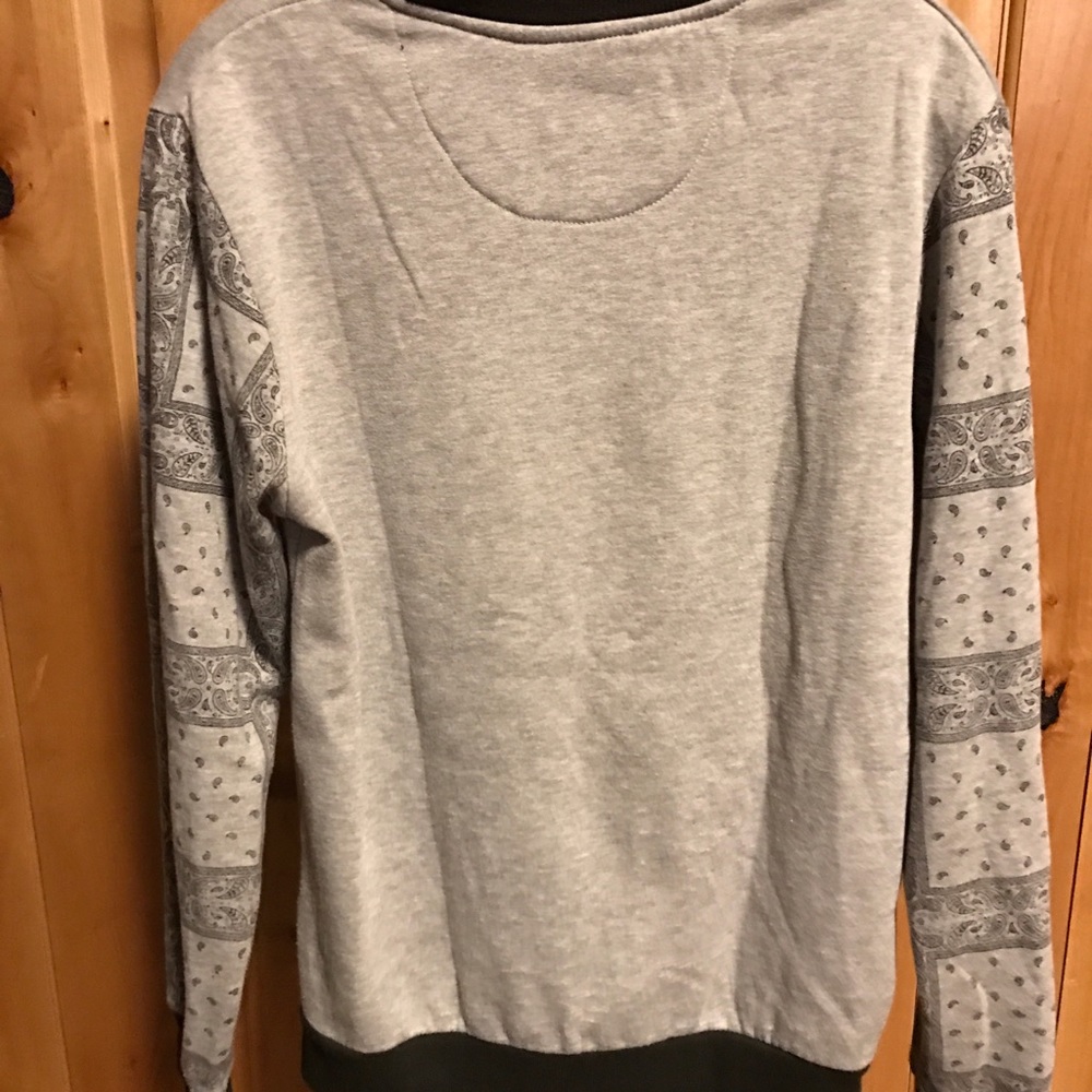 Light Sweater - Picture 2 of 3