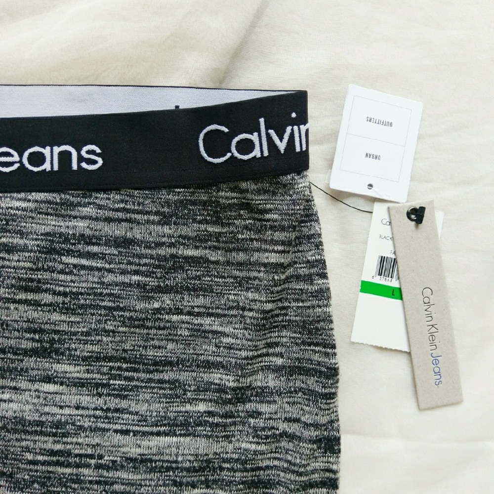 💠HOST PICK💠 Calvin Klein Logo Skirt (RARE) NWT - Picture 4 of 4