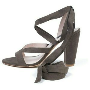 Ankle strap block heels in taupe/olive