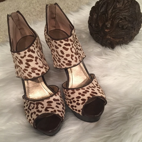 BCBG leopard heels - Picture 2 of 3
