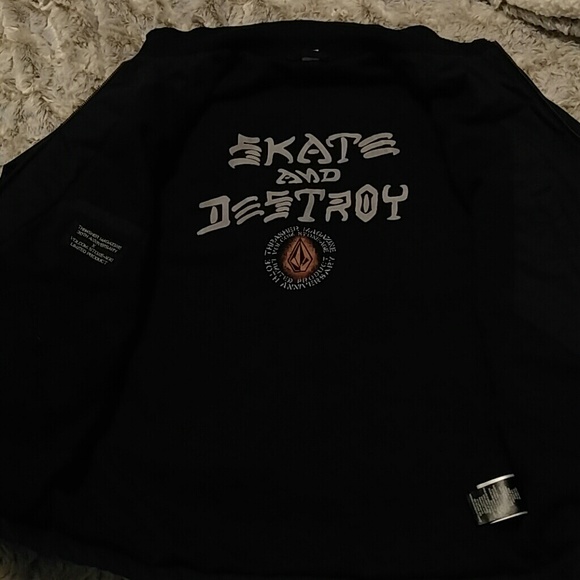 Nwt Volcom thrashed RARE coat - Picture 2 of 2