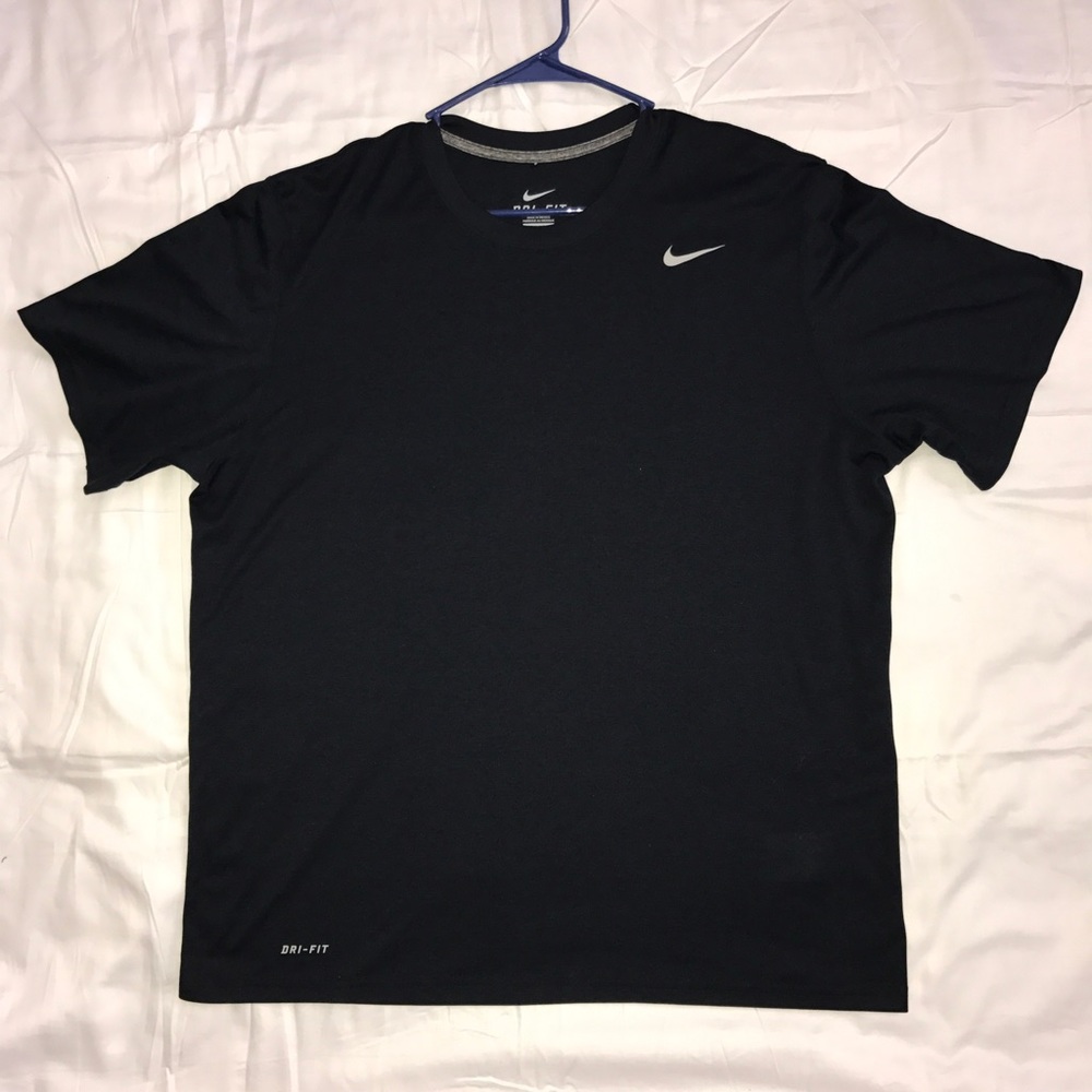 Dark blue Nike Dri-Fit t-shirt size XL.