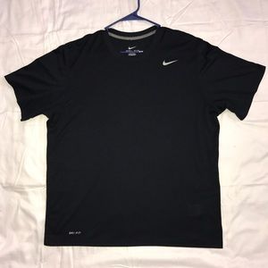 Dark blue Nike Dri-Fit t-shirt size XL.