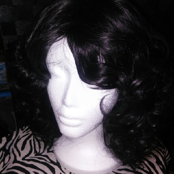 Gorgeous Synthetic 1B Wig - Picture 2 of 4