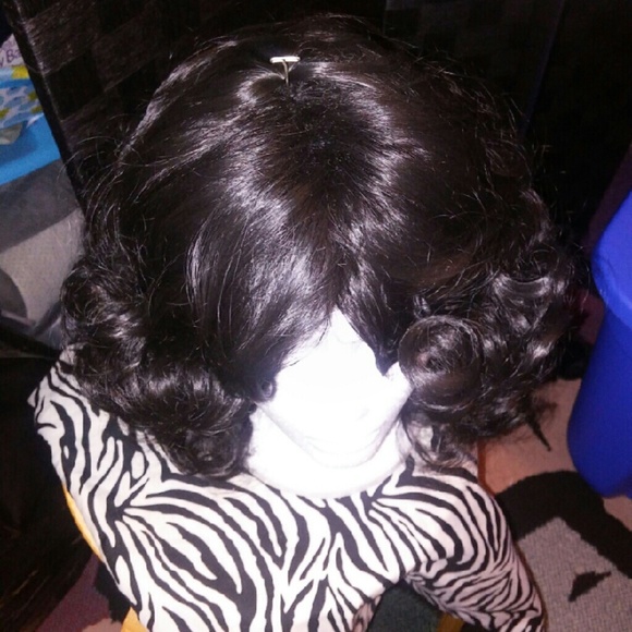 Gorgeous Synthetic 1B Wig - Picture 3 of 4