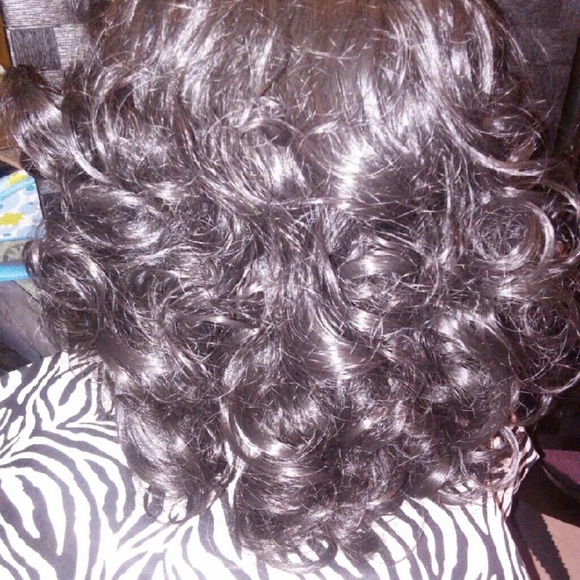 Gorgeous Synthetic 1B Wig - Picture 4 of 4