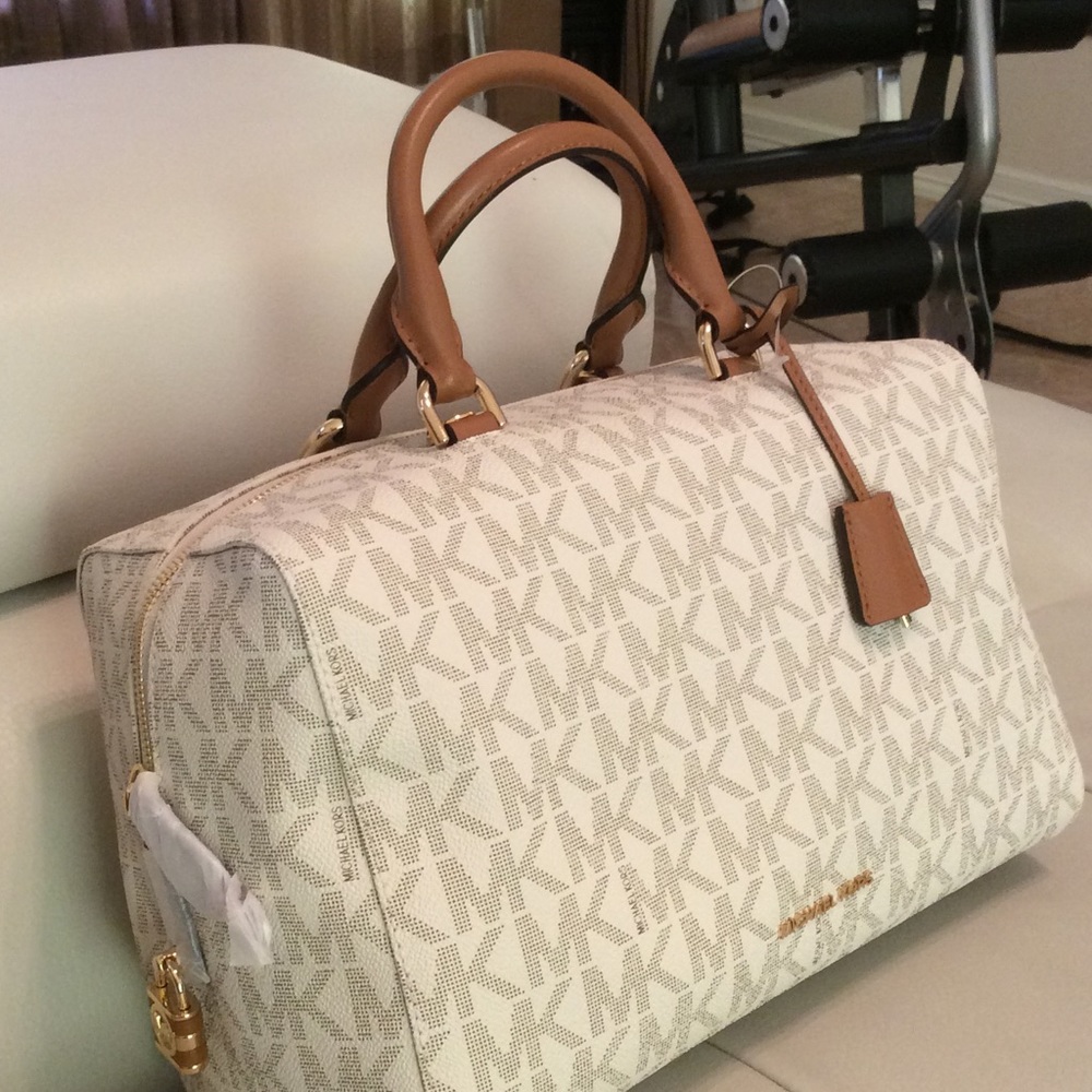 BRAND NEW💖MICHAEL KORS KIRBY LARGE LOGO SATCEL