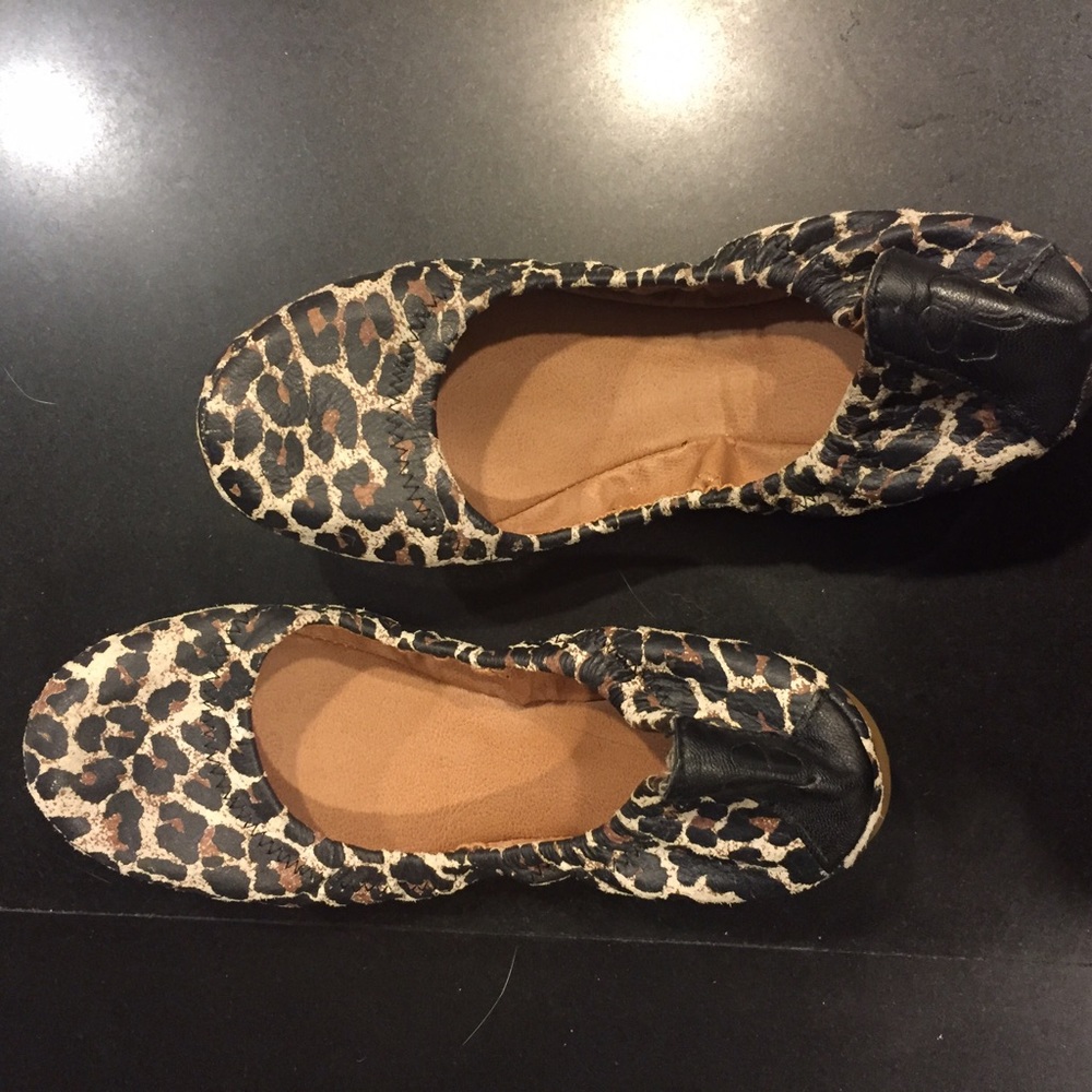 NEW Lucky Brand leopard print flats - Size 6 1/2