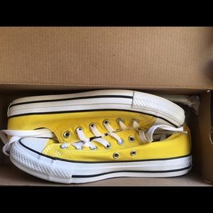 NWT Yellow Chuck Taylor Low Tops W Size 10 / M8